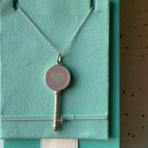 💜 TIFFANY & CO. LAVENDER HEART KEY NECKLACE 💜 - Picture 9 of 16